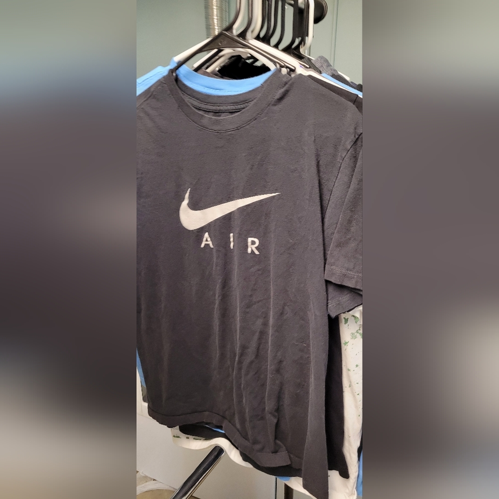 Men's Medium Nike Short Sleeve Shirt EUC